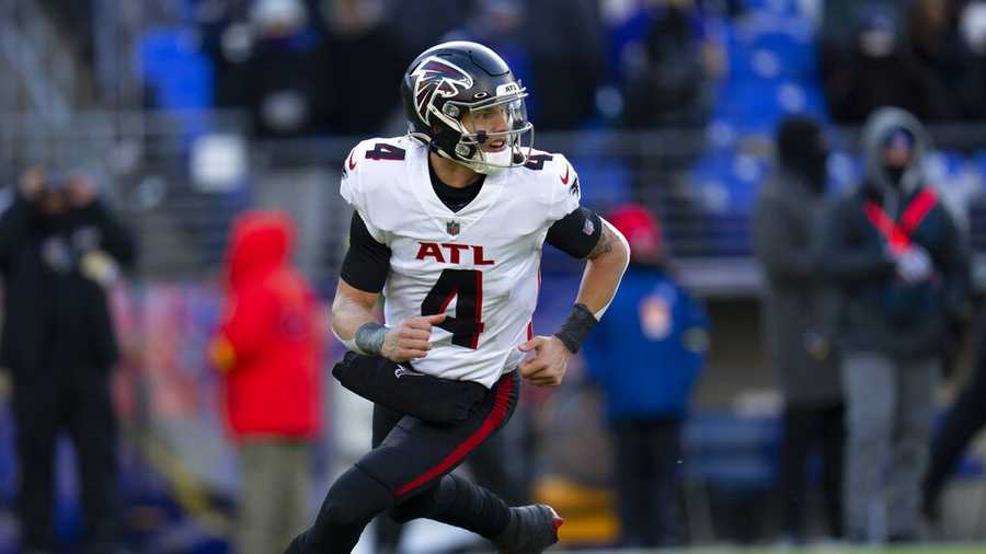 atlanta falcons quarterback 2022