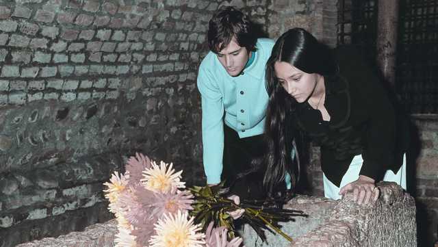 'Romeo & Juliet' stars sue over 1968 film's teen nude scene