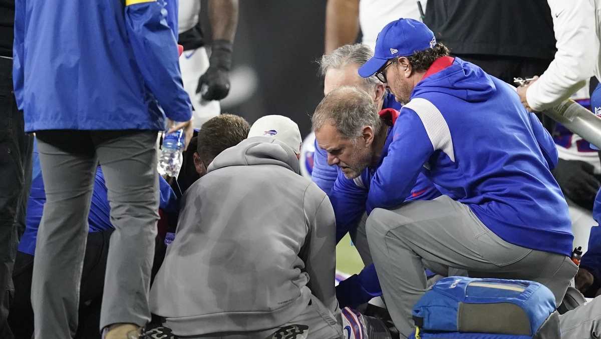 Ex-NFL doc tries to diagnose what went wrong when Bills' Damar Hamlin  collapses on field 