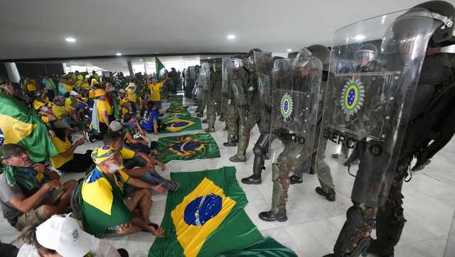 Pro-Bolsonaro protesters storm Brazil's top government offices - Vimarsana News