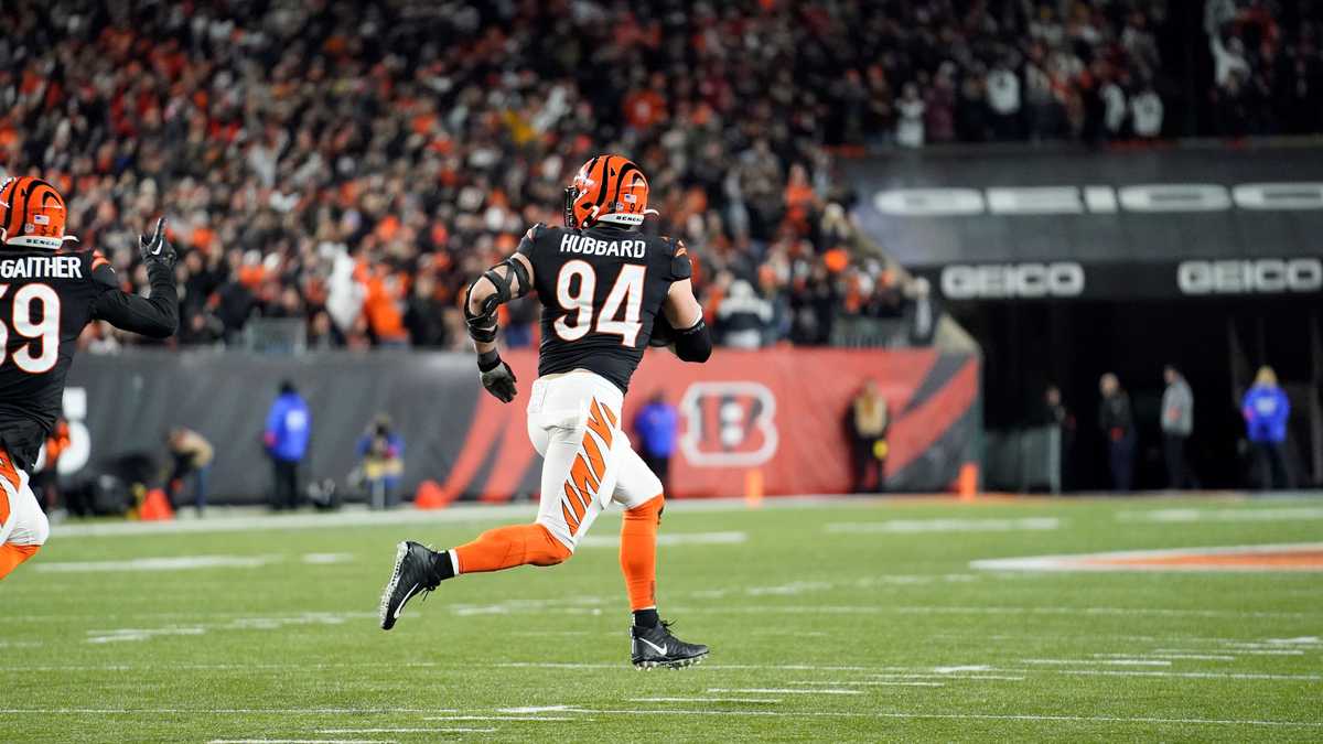 Sam Hubbard Cincinnati Bengals Unsigned Post-Game Close Up Photograph