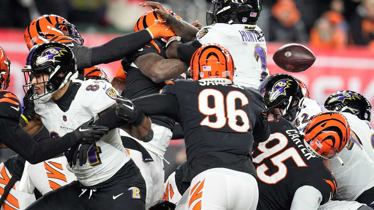 WATCH: Sam Hubbard's 98-yard TD turns the tide in Bengals win