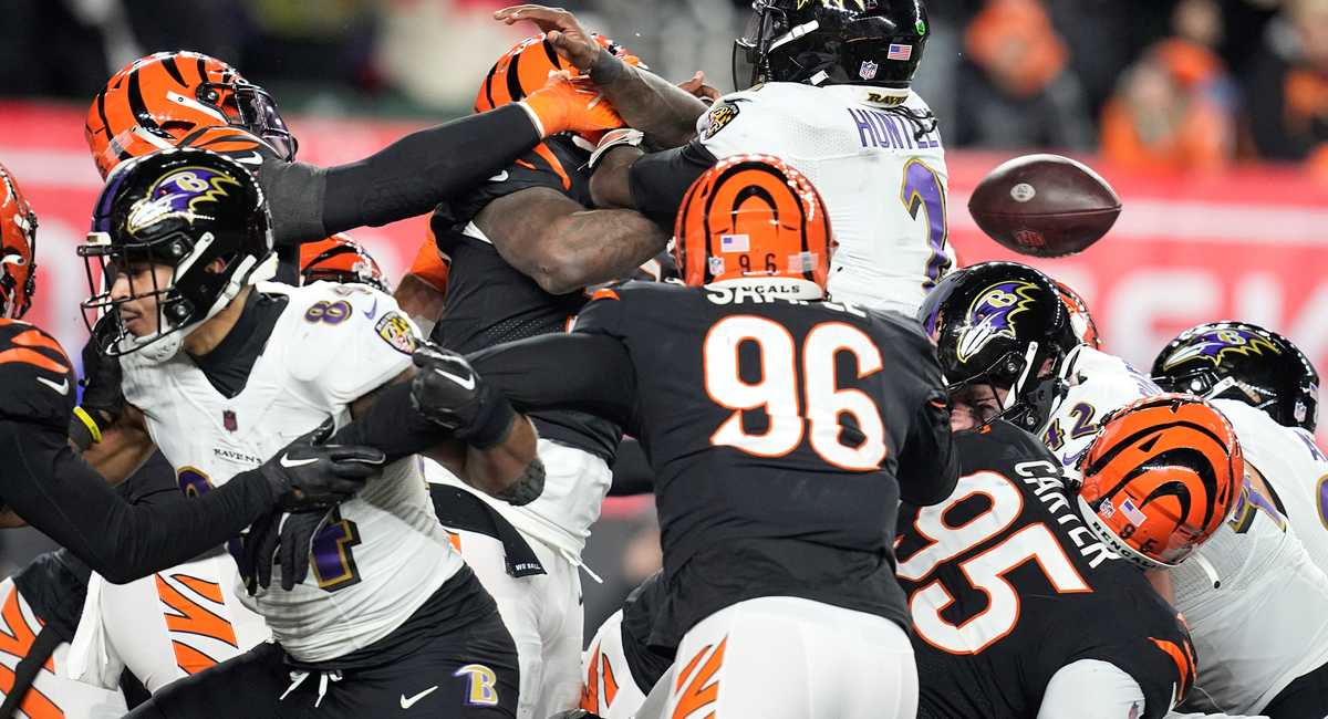 12,743 Cincinnati Bengals V Baltimore Ravens Photos & High Res