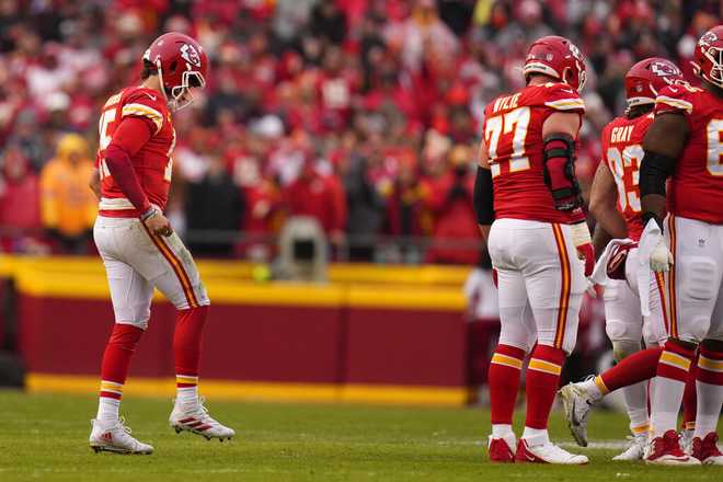 Chiefs overcome a Mahomes injury to make it to the AFC title game