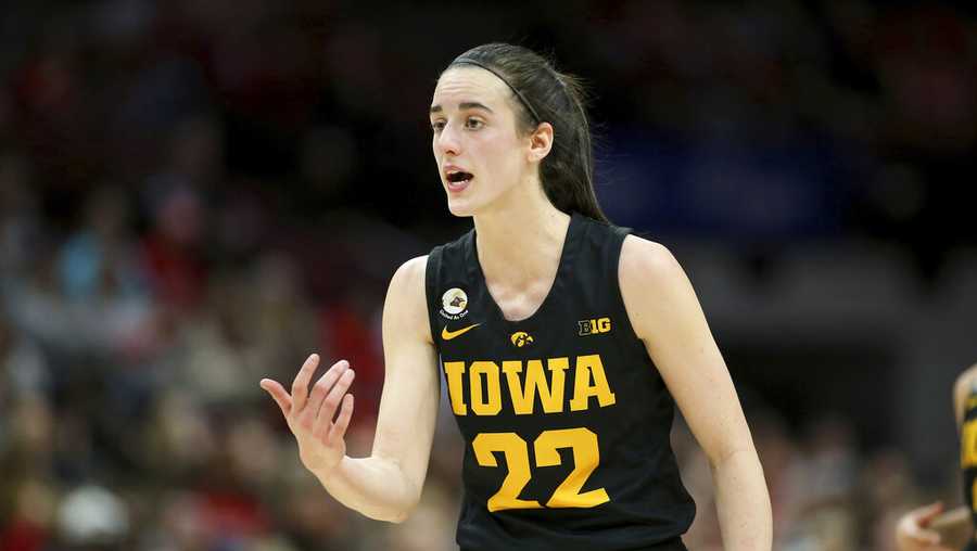 Caitlin Clark dazzles as No. 10 Iowa defeats Nebraska