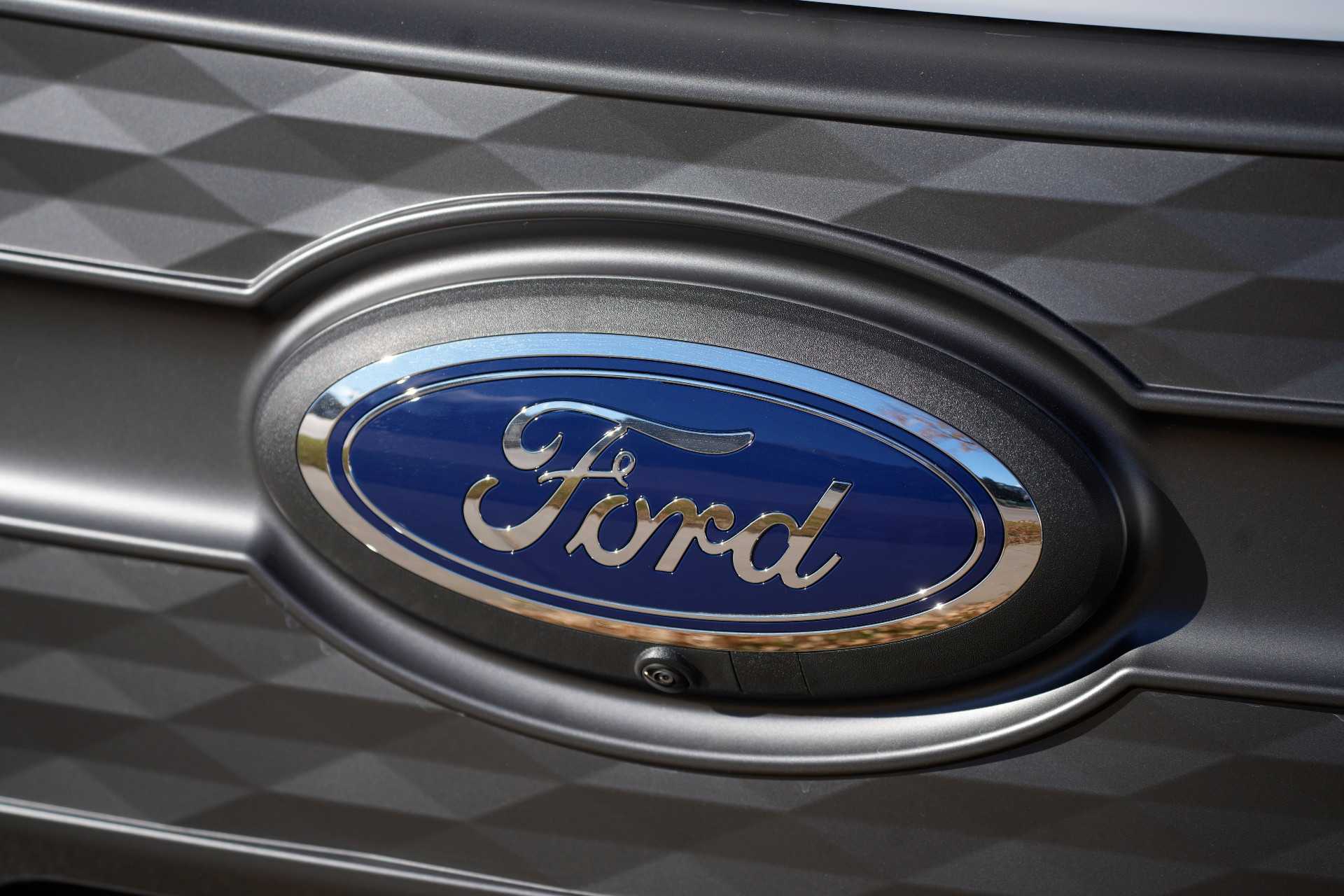 Ford Recalls Nearly 383K SUVs To Fix Backup Camera Problem