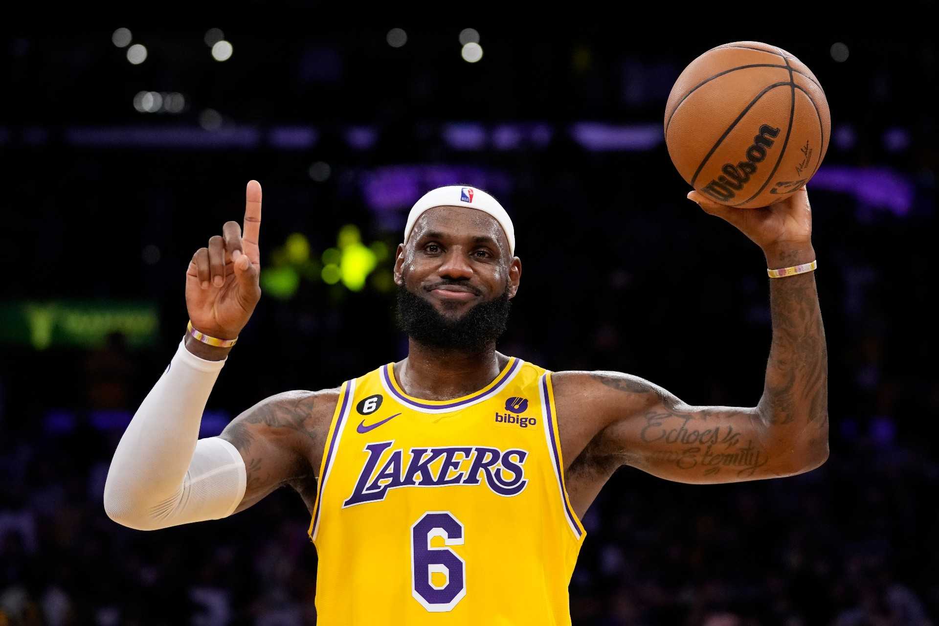 LeBron James Breaks NBA's All-time Scoring Record