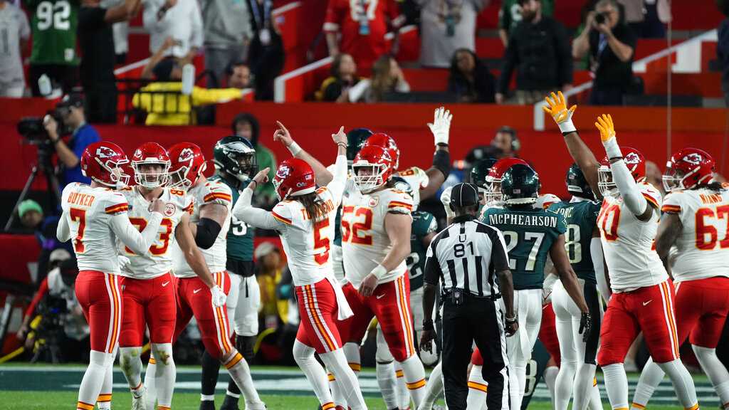 Donna Kelce Shares Amazing Super Bowl Gameday Outfit