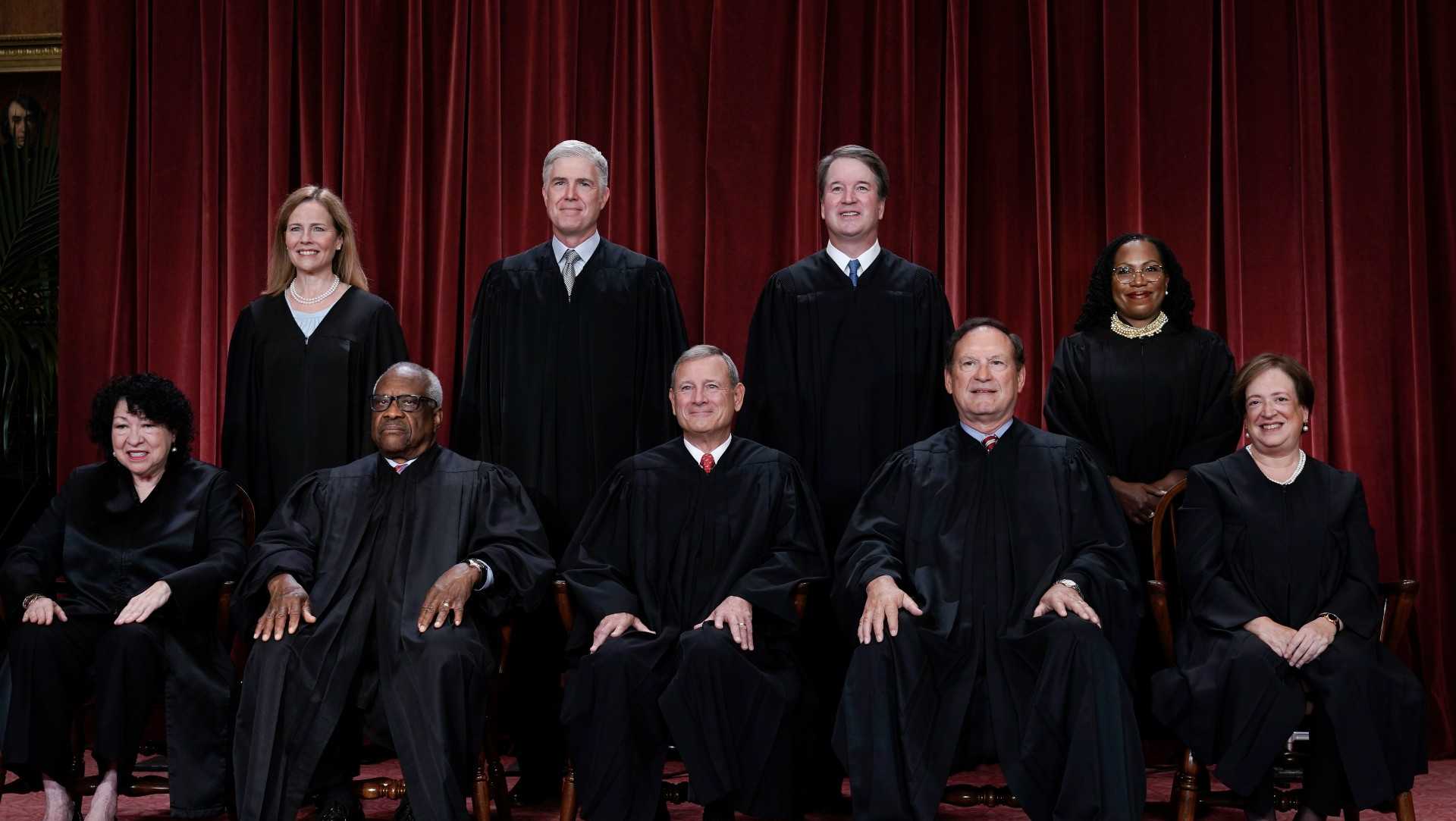 Justice Thomas wrote of 'crushing weight' of student loans - Vimarsana News