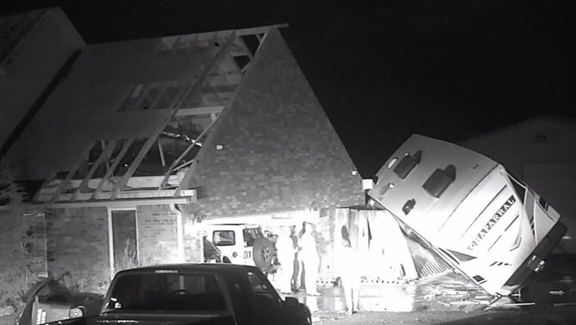Tornadoes, severe winds strike central US - Vimarsana News