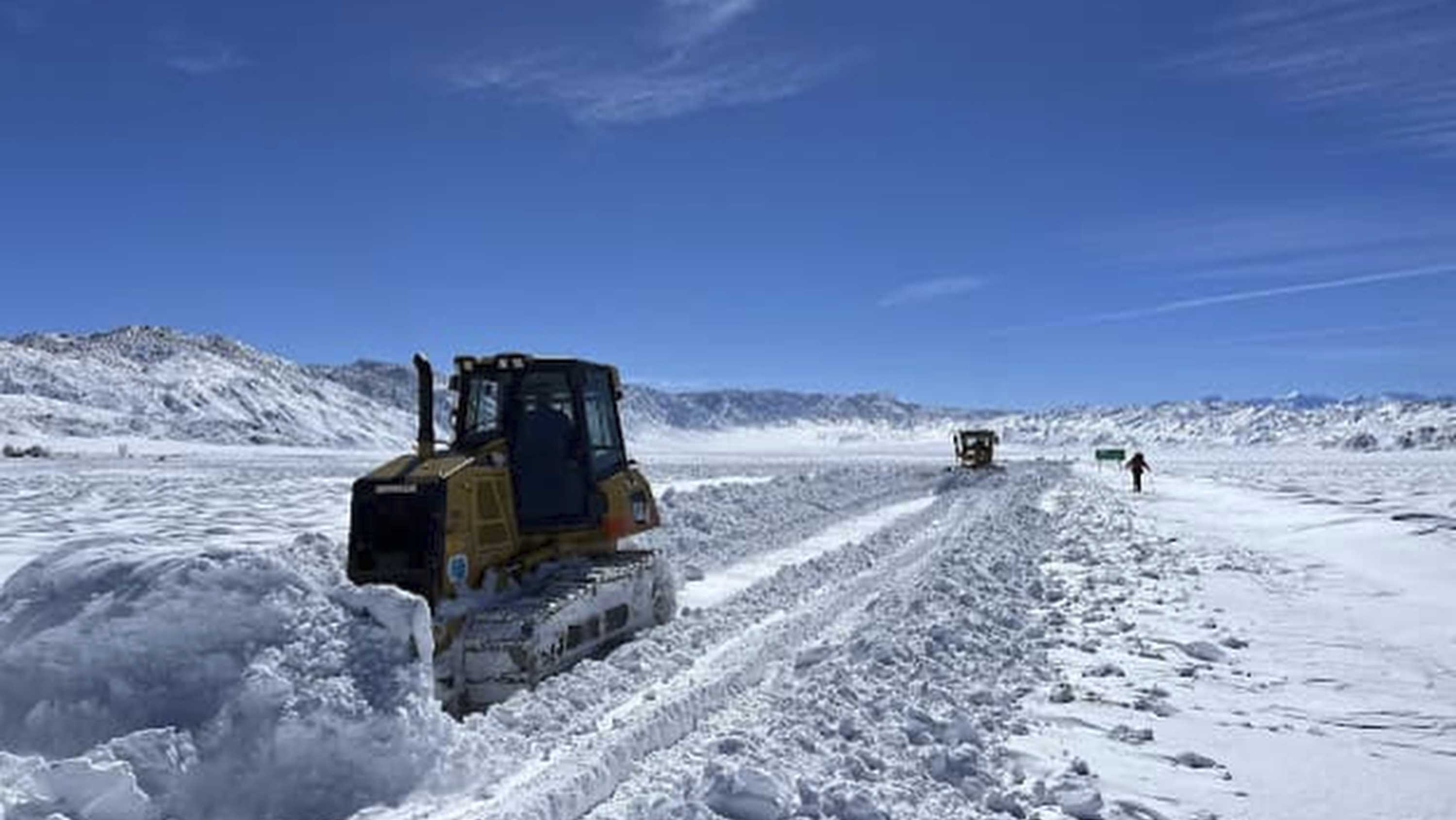 Teen hikers rescued after days stuck in California snowstorm - Vimarsana News