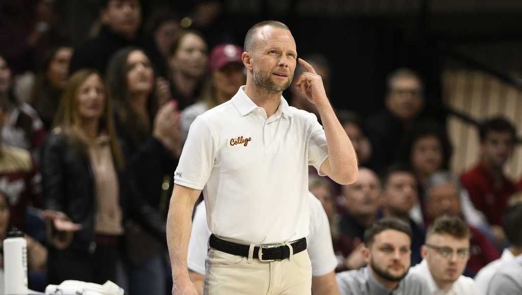 Cincinnati native Pat Kelsey leads Charleston to NCAA Tournament berth