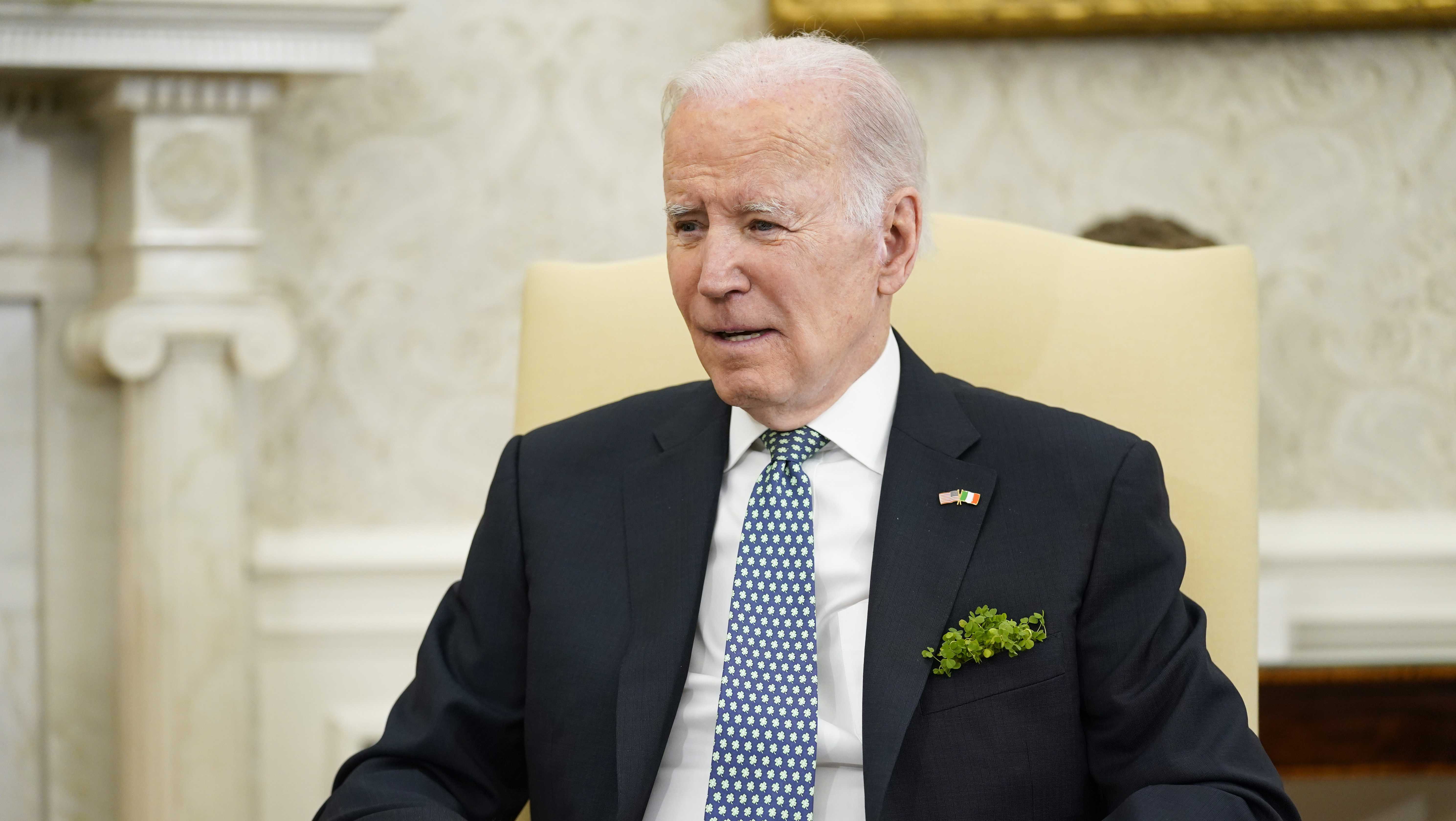 Biden calls for tougher penalties for execs of failed banks - Vimarsana News