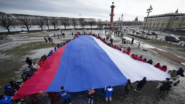 Ukraine, Russia trade claims after blast rocks Crimean town - Vimarsana News