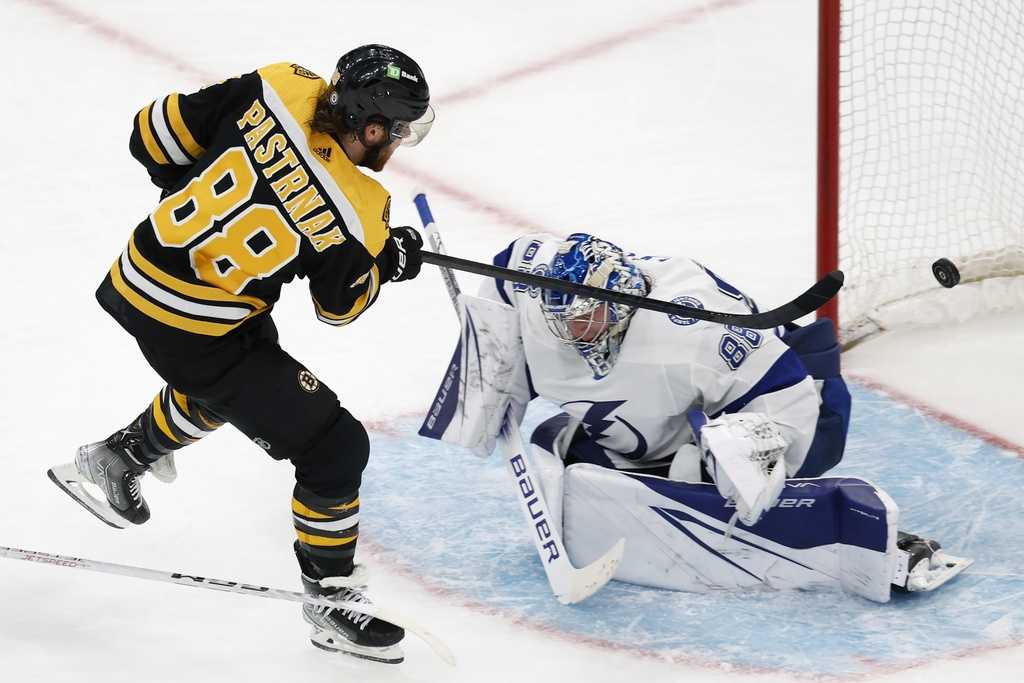 NHL best Bruins clinch Atlantic with 2 1 win over Tampa Bay