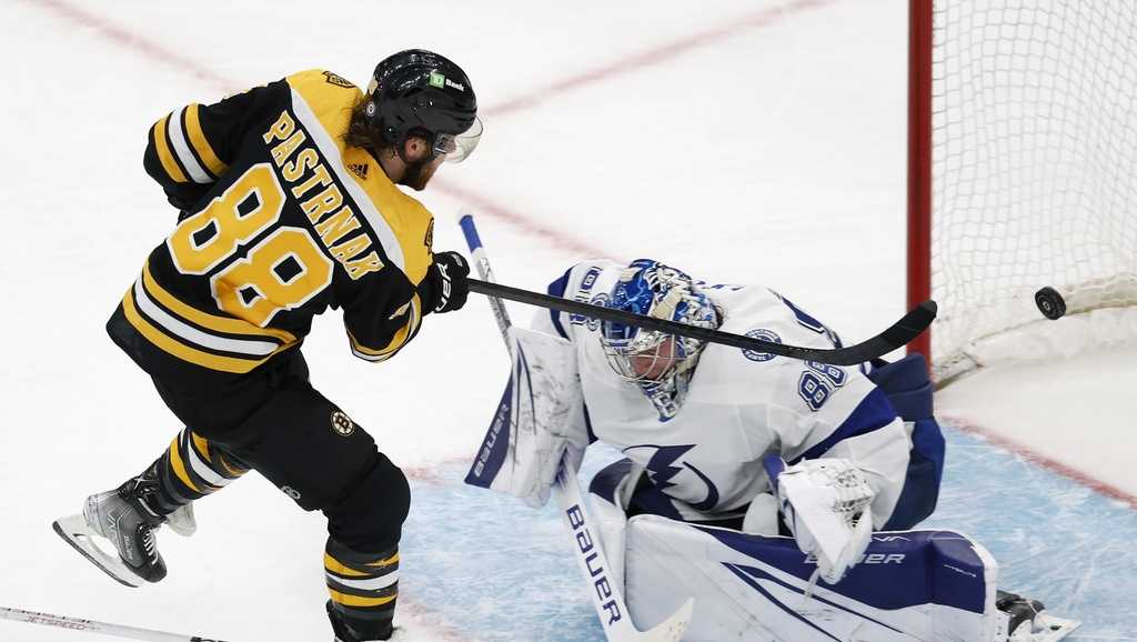 Bruins clinch Atlantic Division with 2-1 win over Tampa Bay