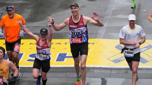 Boston Bruins legend Zdeno Chara completes 2023 Boston Marathon - Vimarsana News