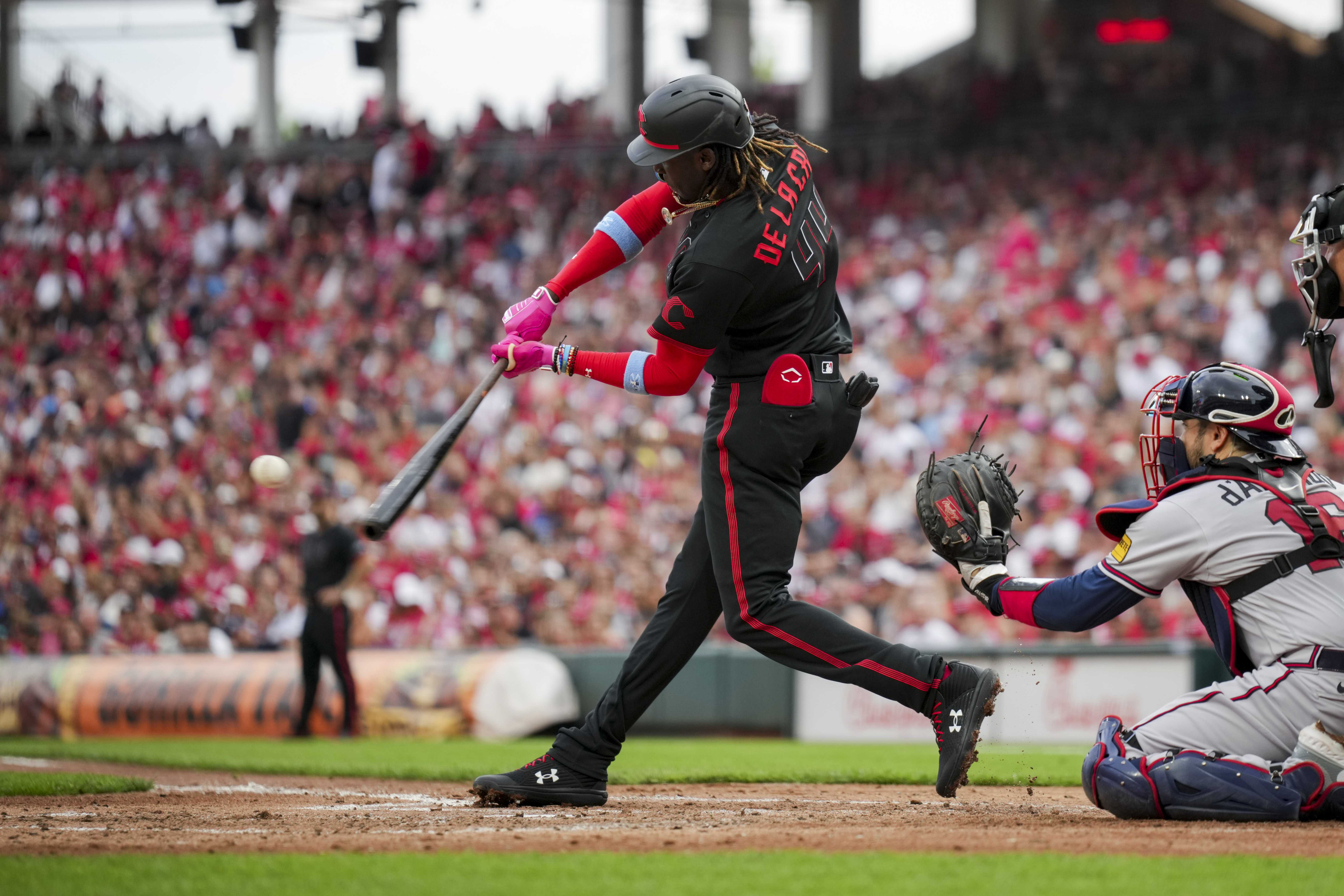 De La Cruz hits for cycle as Reds defeat Braves for historic 12th