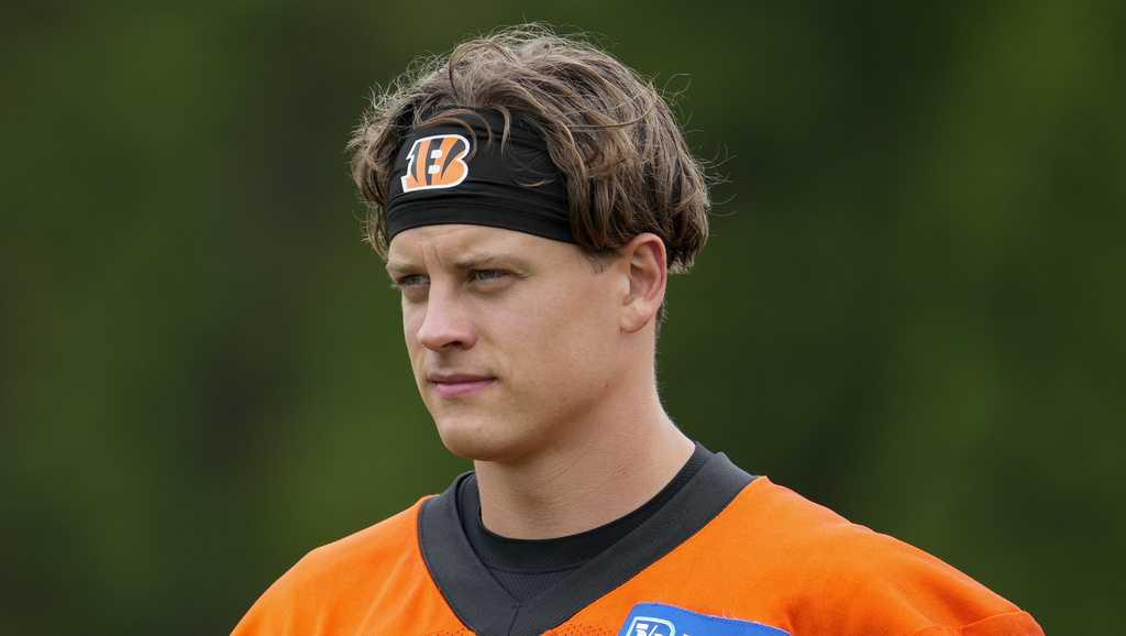 Cincinnati Bengals QB Joe Burrow injures calf at training camp