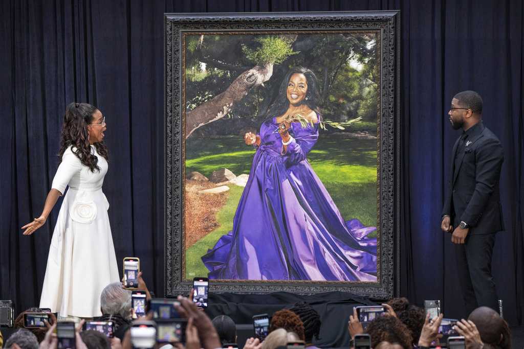 Oprah Winfrey Portrait — Featuring The Color Purple — Unveiled At ...