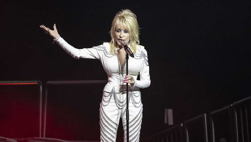 Dolly Parton plans for a musical on her life using her songs to land on Broadway in 2026 - Vimarsana News