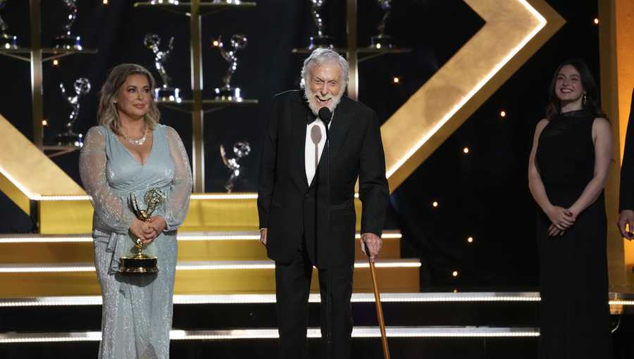 Dick Van Dyke becomes the oldest Daytime Emmy winner at age 98 for ...