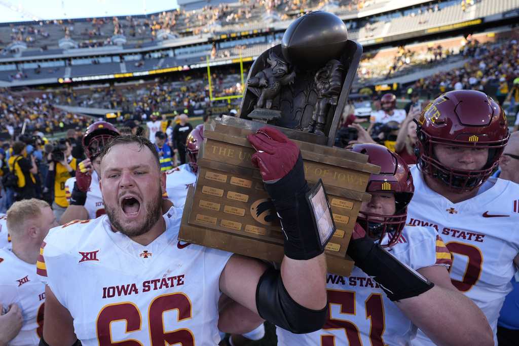 Cy Hawk Football Photos From Iowa Iowa State Postgame 1 