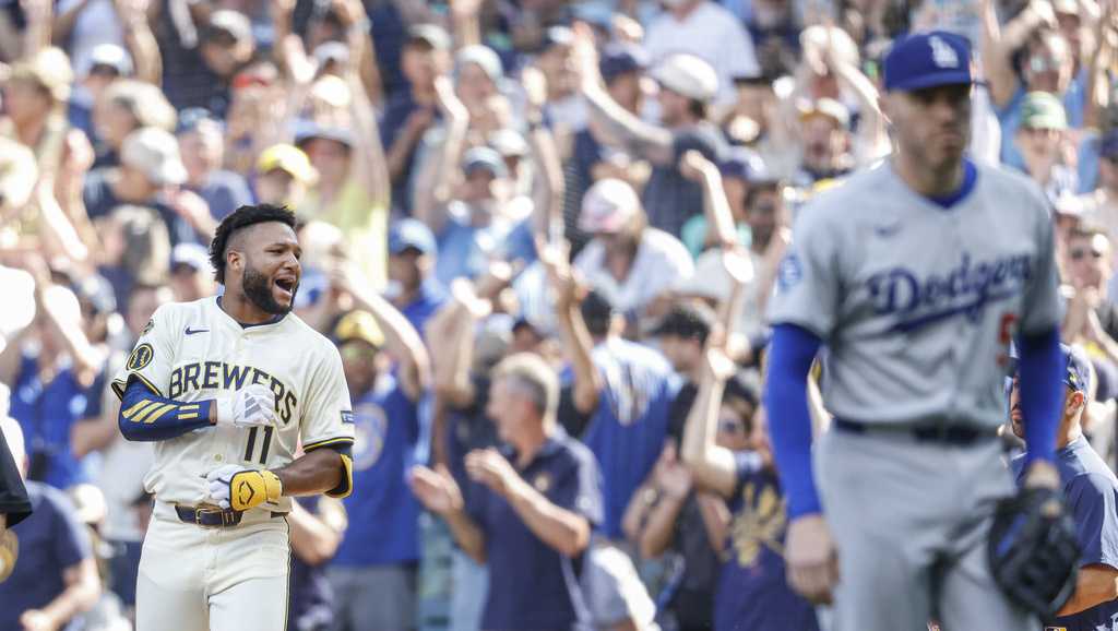 Brewers sweep Dodgers for first time at home in franchise history