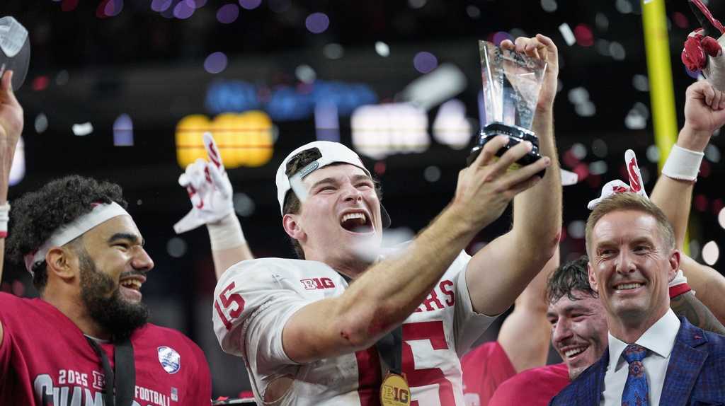 Indiana Hoosiers make case for Fernando Mendoza to win the Heisman Trophy