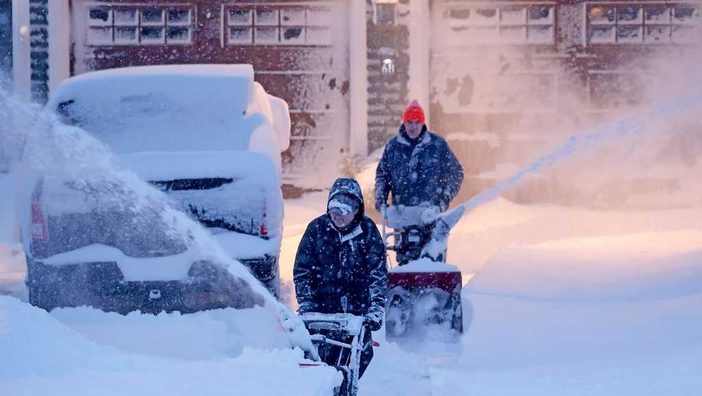 Residents digging out from historic blizzard; Mass. travel ban remains