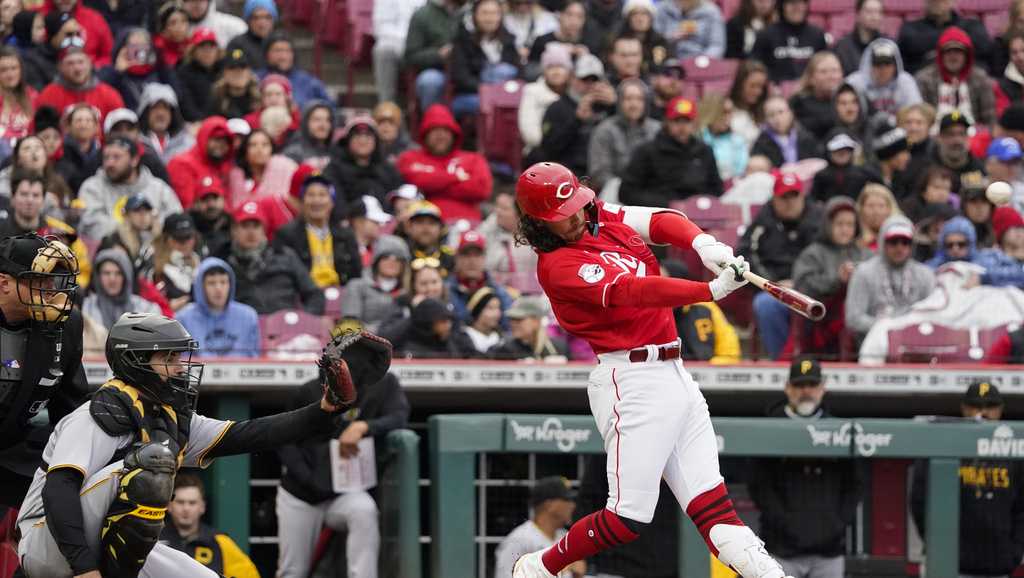 Stephenson's pinch-hit homer in the 8th inning lifts the Reds over