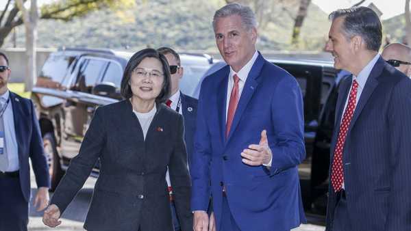 House Speaker Kevin McCarthy, R-Calif., second from right, welcomes Taiwanese President Tsai Ing-wen as she arrives at the Ronald Reagan Presidential Library in Simi Valley, Calif., Wednesday, April 5, 2023. (AP Photo/Ringo H.W. Chiu)