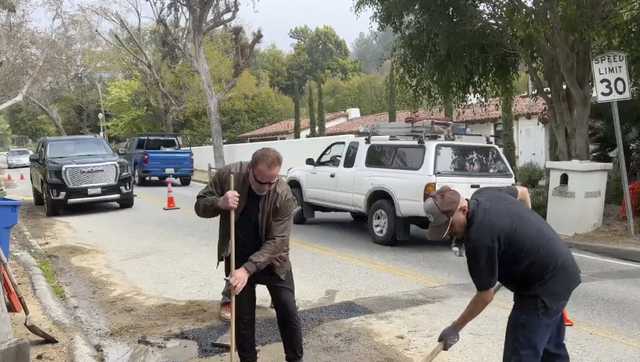 Fed up by LA pothole, Arnold Schwarzenegger fills it himself