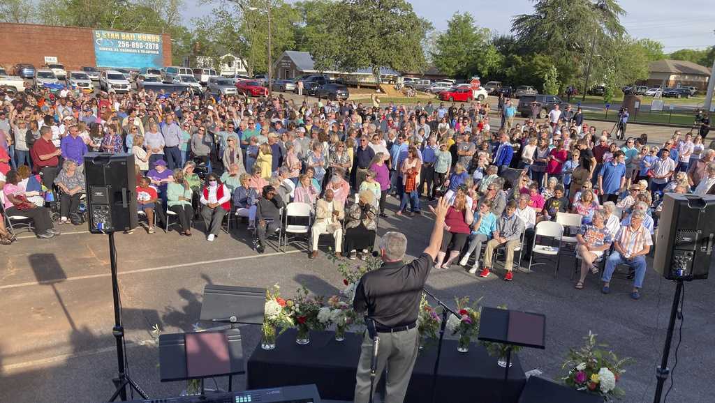 Shooting at Alabama teen birthday party kills 4 people, wounds 28