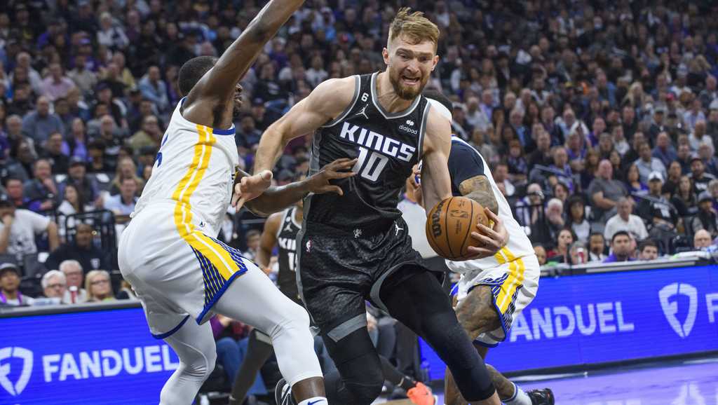 In the 2nd playoff game, the Sacramento Kings beat the Golden State Warriors