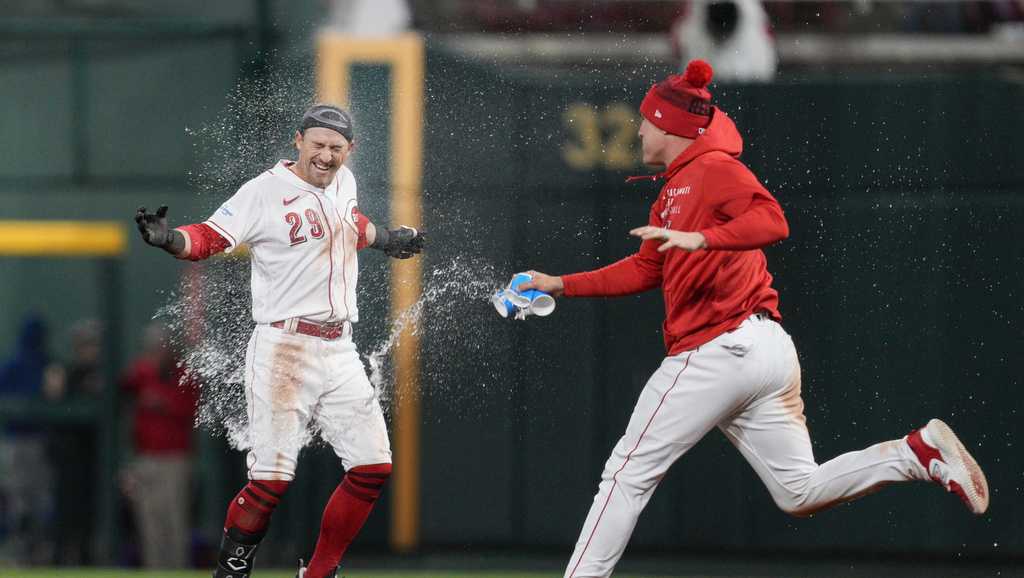 Texas Rangers' Josh Jung leaves game vs. Reds after taking a pitch