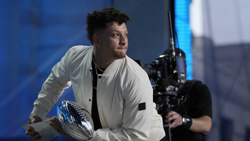 Patrick Mahomes, Travis Kelce open 2023 NFL Draft with Lombardi Trophy