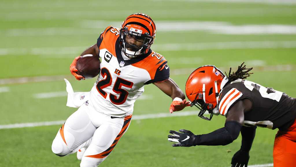 Former Patriots, Bengals running back announces retirement