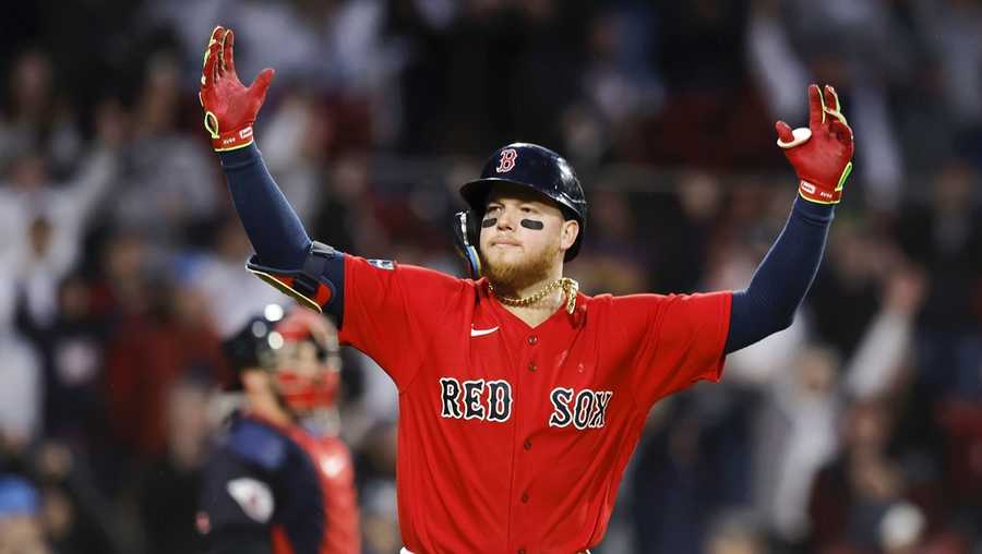 Alex Verdugo of the Boston Red Sox celebrates hitting a one-run News  Photo - Getty Images