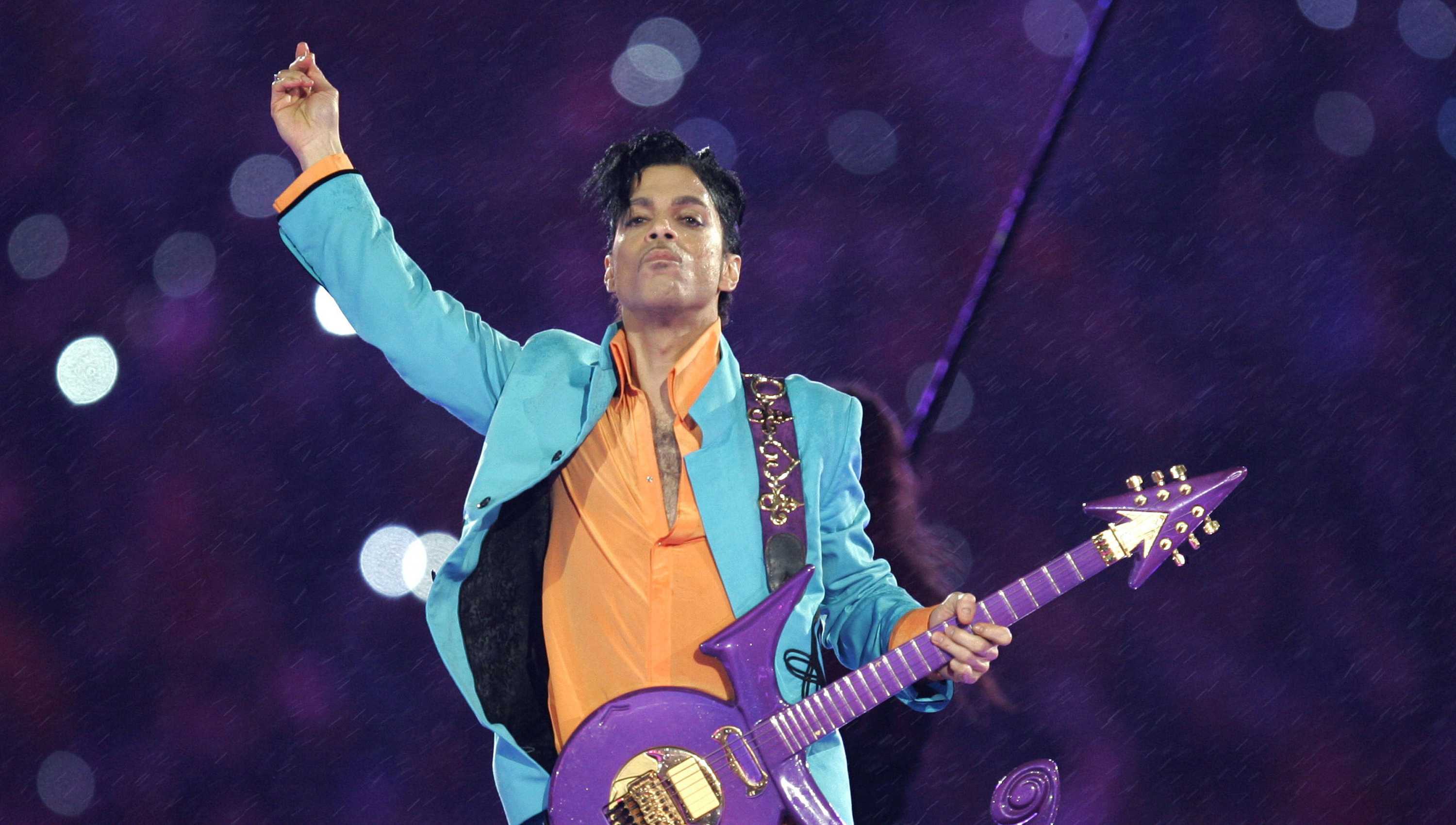 Purple lanes: Minnesota highway signs to honor Prince - Vimarsana News