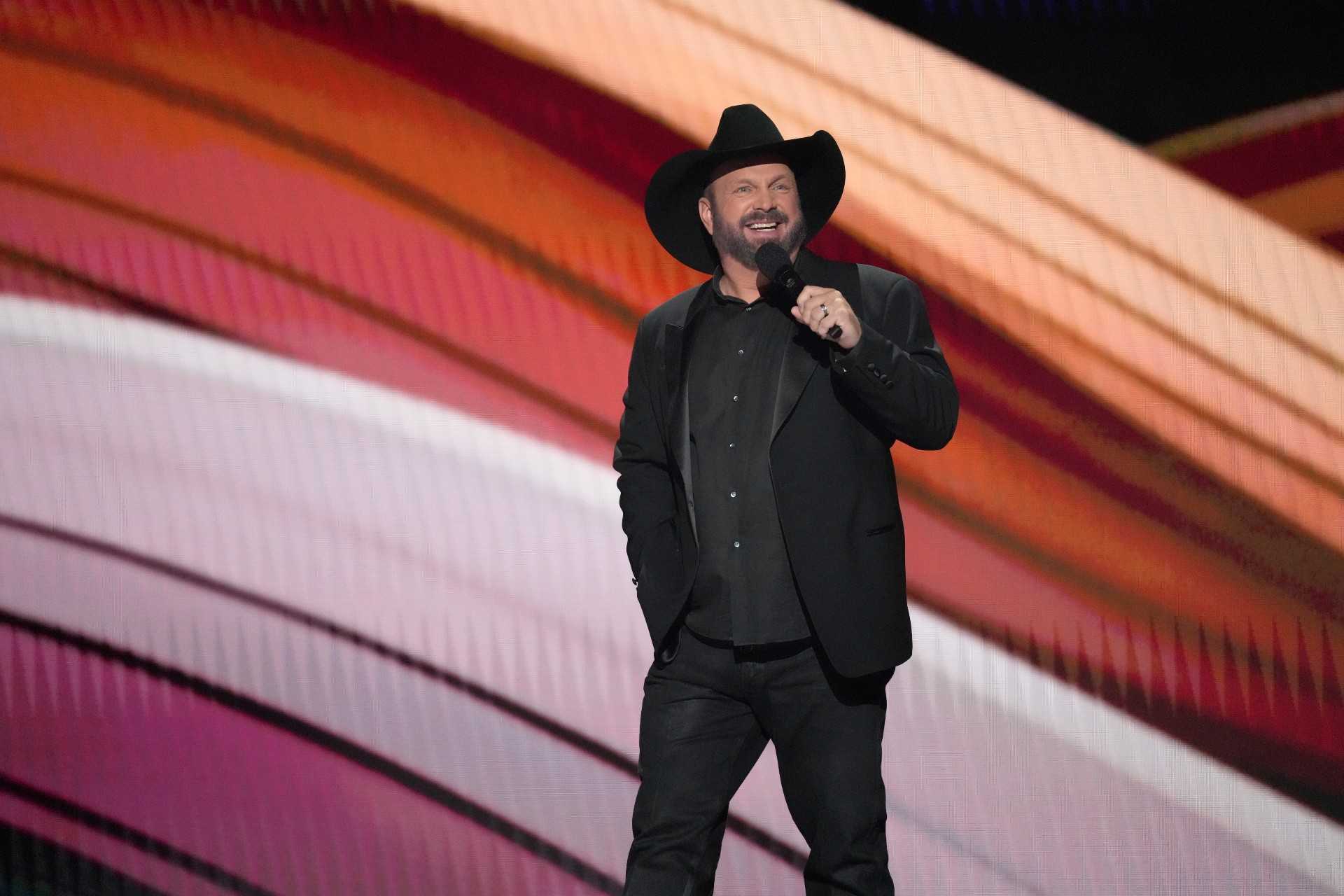 Garth Brooks Extends Sold Out Las Vegas Residency With 2024 Dates   Ap264674270a08b1 