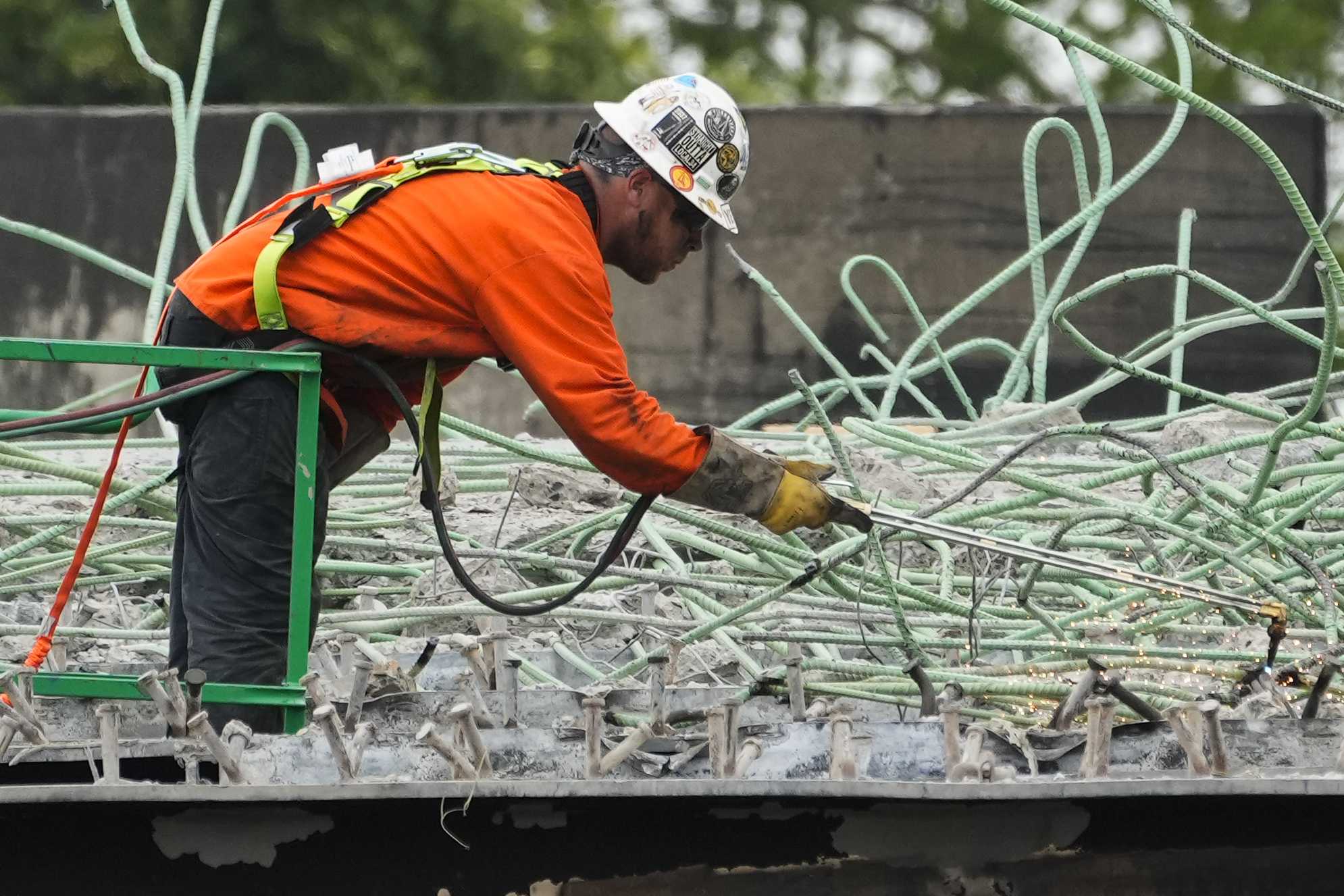 Pennsylvania Using Tons Of Recycled Glass Nuggets To Rebuild Collapsed ...