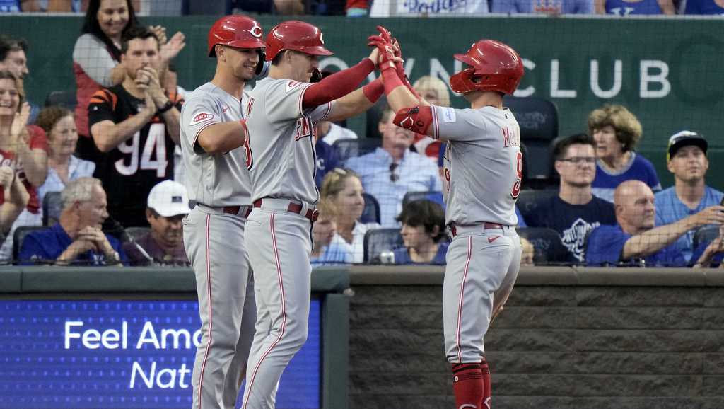 MLB  Reds 5, Royals 1, 10 innings: Votto's bases-loaded triple brings win