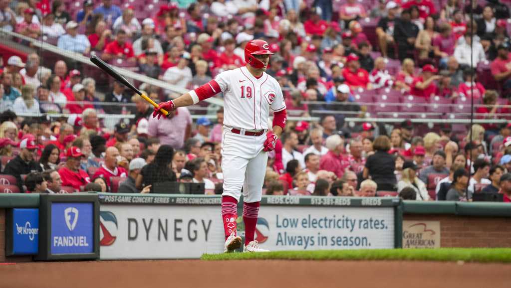 Joey Votto homers in return to streaking Reds, who win 10th straight to  take first in NL Central - The Boston Globe