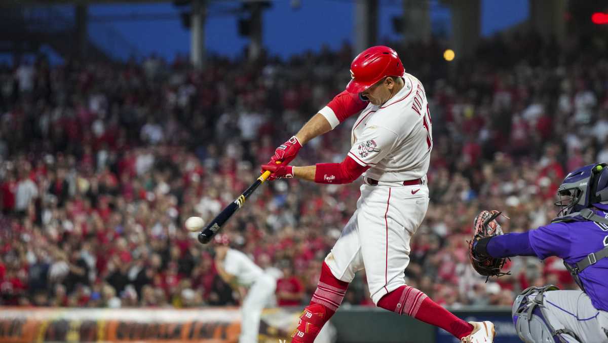 Joey Votto homers, adds 2-run single in return to Reds' lineup