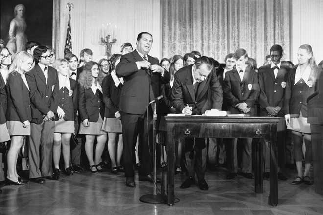 FILE&#x20;-&#x20;President&#x20;Richard&#x20;Nixon&#x20;signs&#x20;the&#x20;Constitution&amp;apos&#x3B;s&#x20;newest&#x20;amendment&#x20;which&#x20;guarantees&#x20;18-year-olds&#x20;the&#x20;right&#x20;to&#x20;vote&#x20;in&#x20;all&#x20;elections&#x20;in&#x20;East&#x20;Room&#x20;of&#x20;the&#x20;White&#x20;House&#x20;in&#x20;Washington&#x20;on&#x20;July&#x20;4,&#x20;1971.&#x20;Robert&#x20;Kunzig,&#x20;general&#x20;services&#x20;administrator,&#x20;waits&#x20;to&#x20;certify&#x20;officially&#x20;ratification&#x20;of&#x20;the&#x20;26th&#x20;amendment.&#x20;Paul&#x20;Larimer&#x20;of&#x20;Concord,&#x20;Calif.,&#x20;a&#x20;member&#x20;of&#x20;the&#x20;singing&#x20;group&#x20;&quot;Young&#x20;Americans&quot;&#x20;also&#x20;signed&#x20;the&#x20;amendment.&#x20;&#x28;AP&#x20;Photo&#x2F;Charles&#x20;Tasnadi,&#x20;File&#x29;