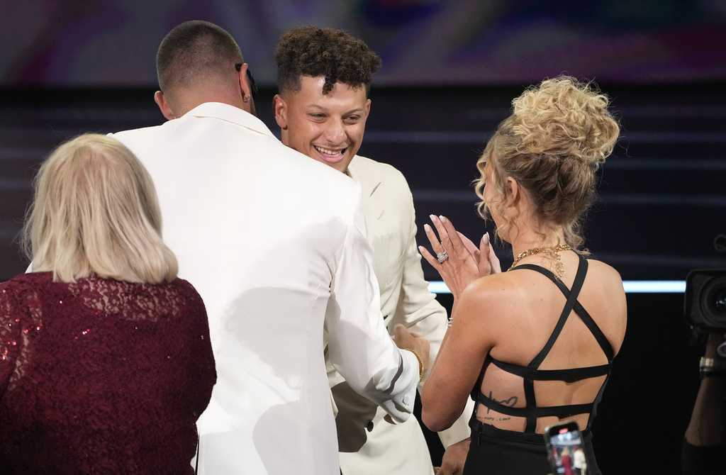 Patrick Mahomes Wins Two ESPY Awards, Including Best Male Athlete