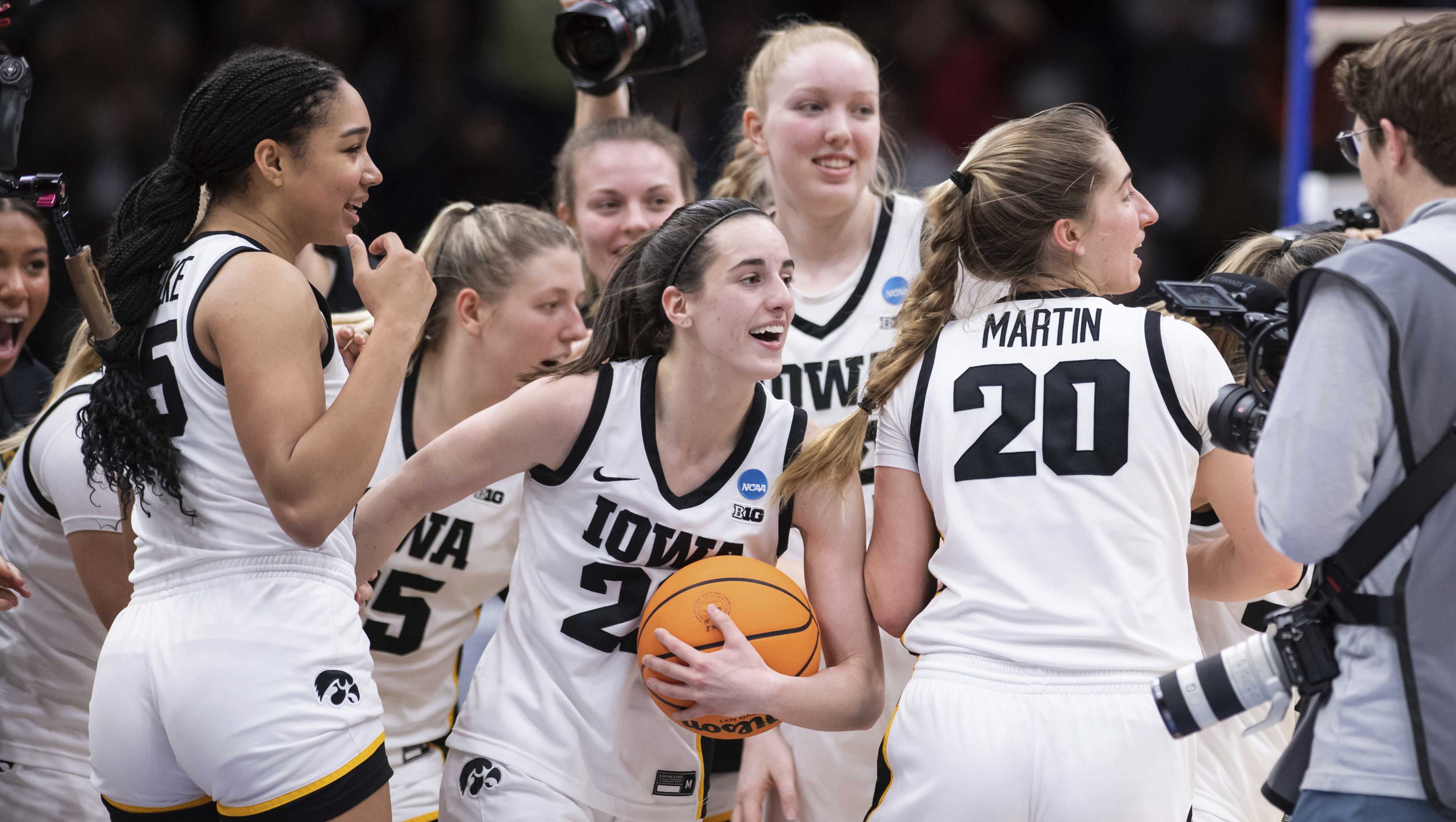 Clark wins ESPY for Best Female College Athlete - Vimarsana News