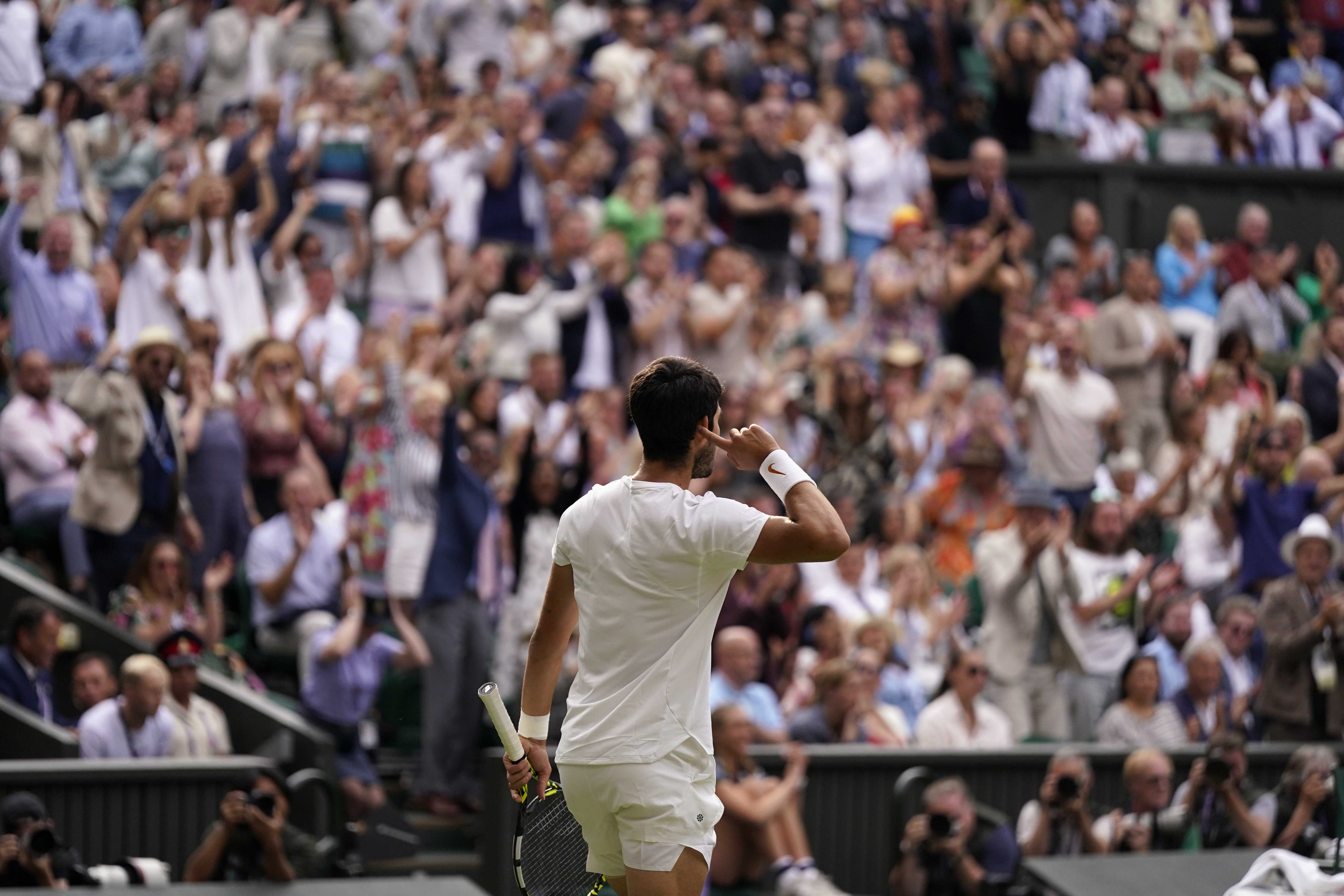 Carlos Alcaraz Beats Novak Djokovic In Five Sets To Win Wimbledon For ...