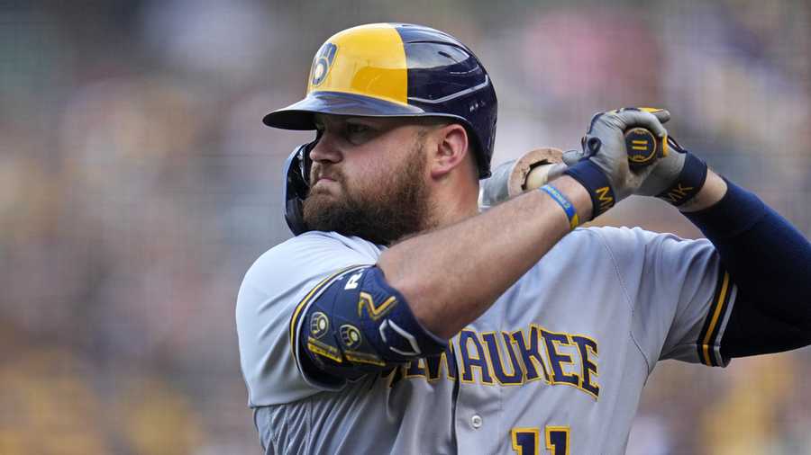 Brewers first baseman Rowdy Tellez has surgery on left ring finger
